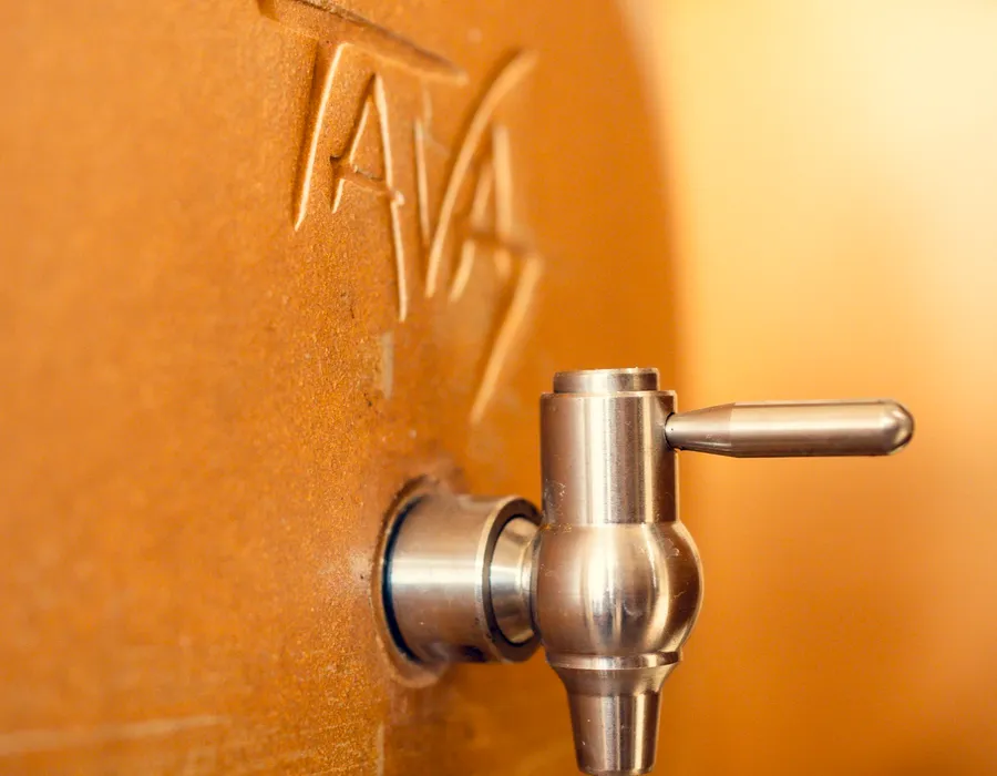 Amphores de vinification au Domaine d'Aubigny, vinification naturelle